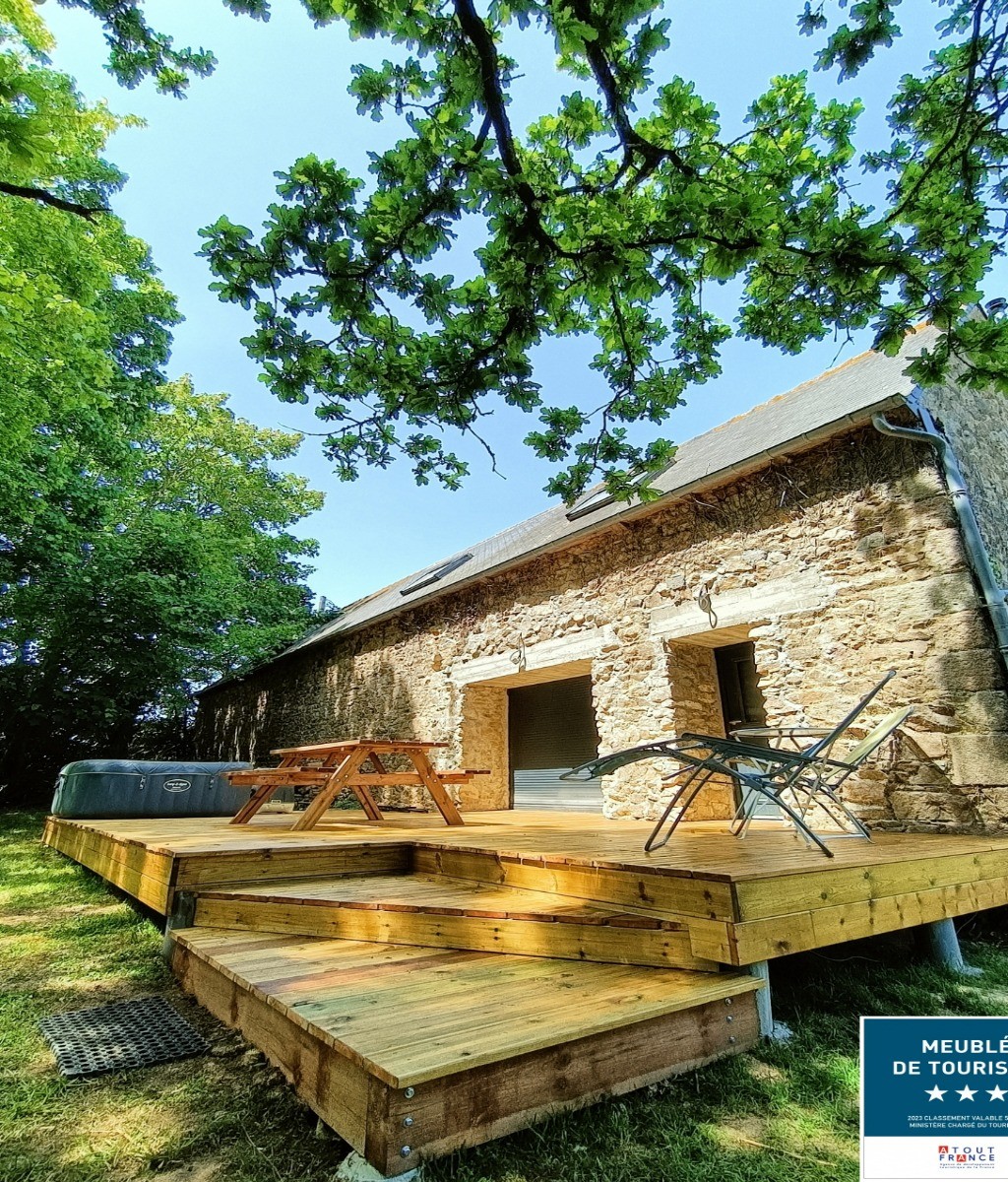 Terrasse bois privée, Gîte de charme avec SPA pour 4 personnes à 15 mn des plages, Plélo, Côtes d'Armor, Bretagne