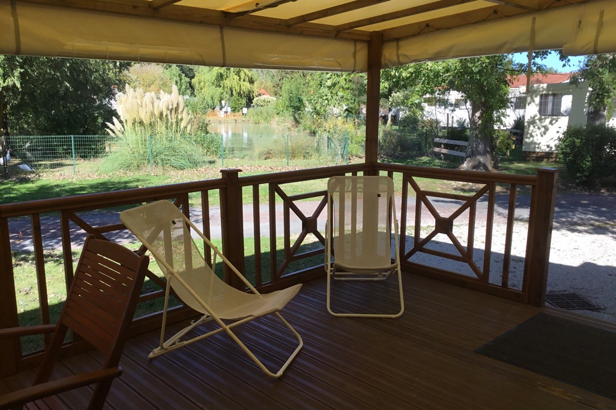 Chalet Les Jardins de St Pierre à St Pierre d'Oléron en Charente maritime, Vue sur l’étang