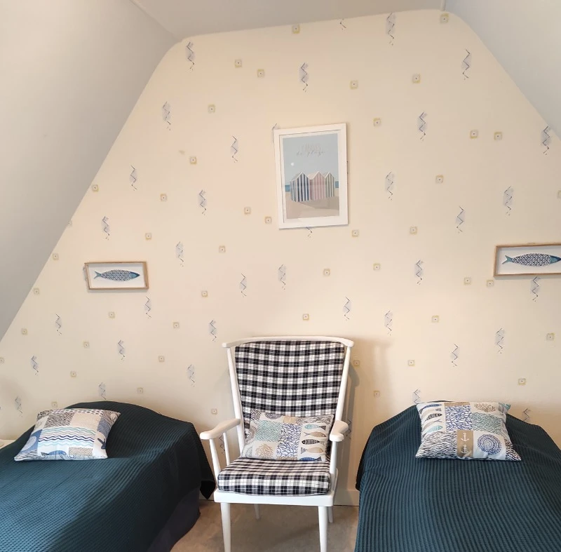 La chambre bleue avec 2 lits de 80 qui peuvent être réunis en un lit de 160.