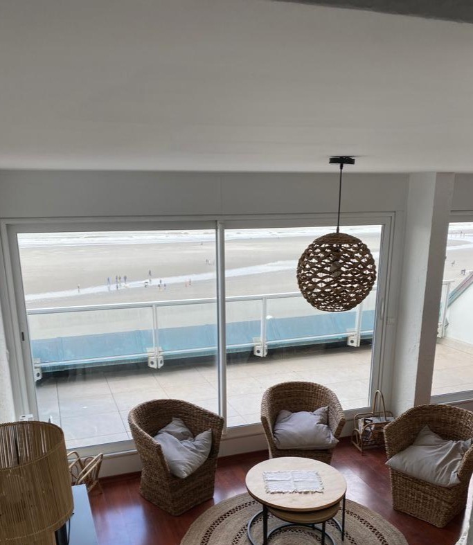 COIN SALON FACE A LA MER