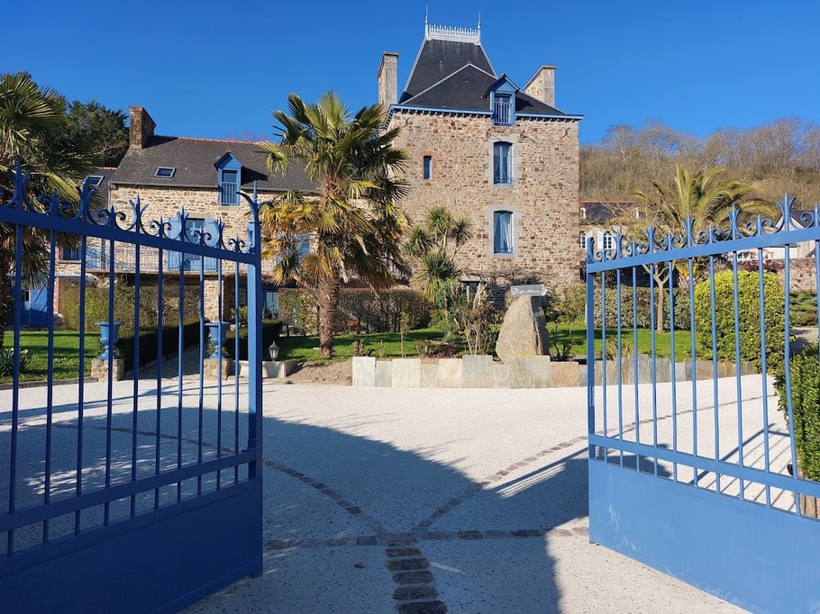 Entrée de Chateau Mont-dol
