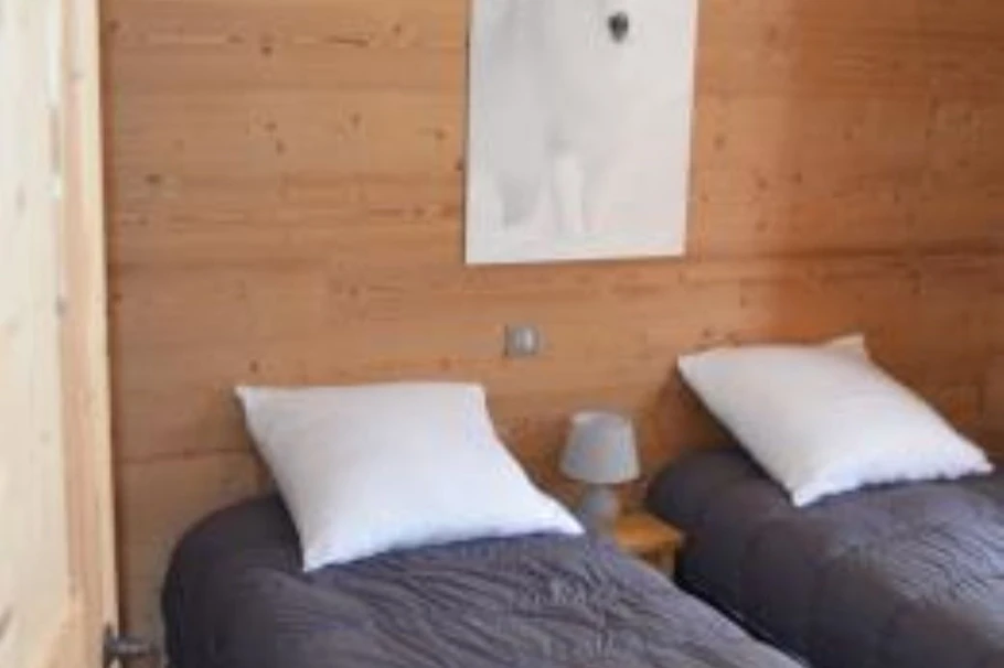 Chambre avec 2 lits simples