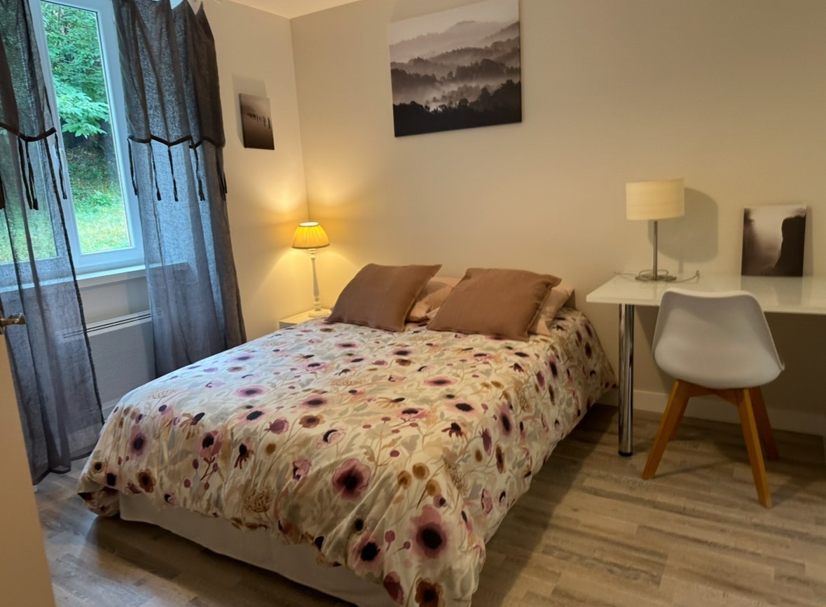 Chambre2 1er étage 1 lit double et 1 lit simple