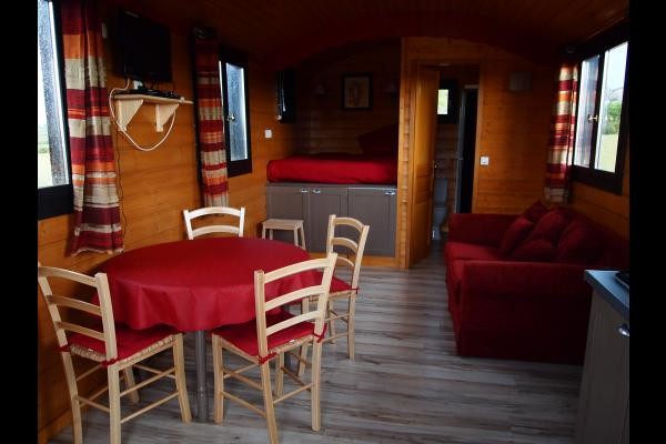 Roulotte Octavia, près de Jonzac en Charente maritime