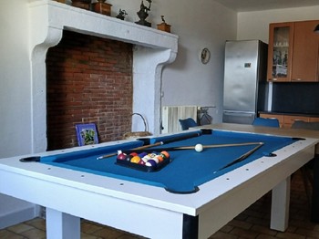 Table Billard dans cuisine