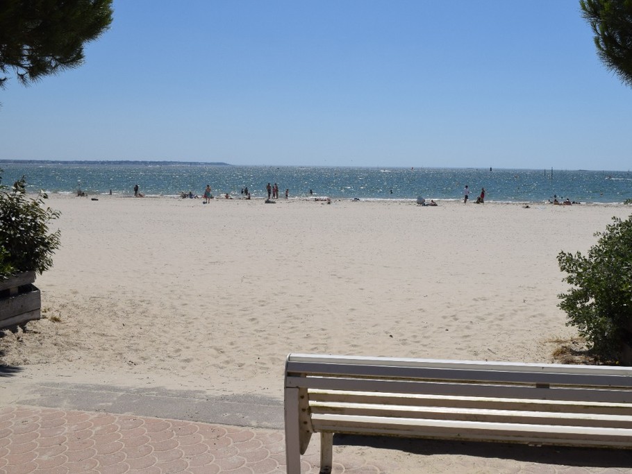 plage devant l appartement