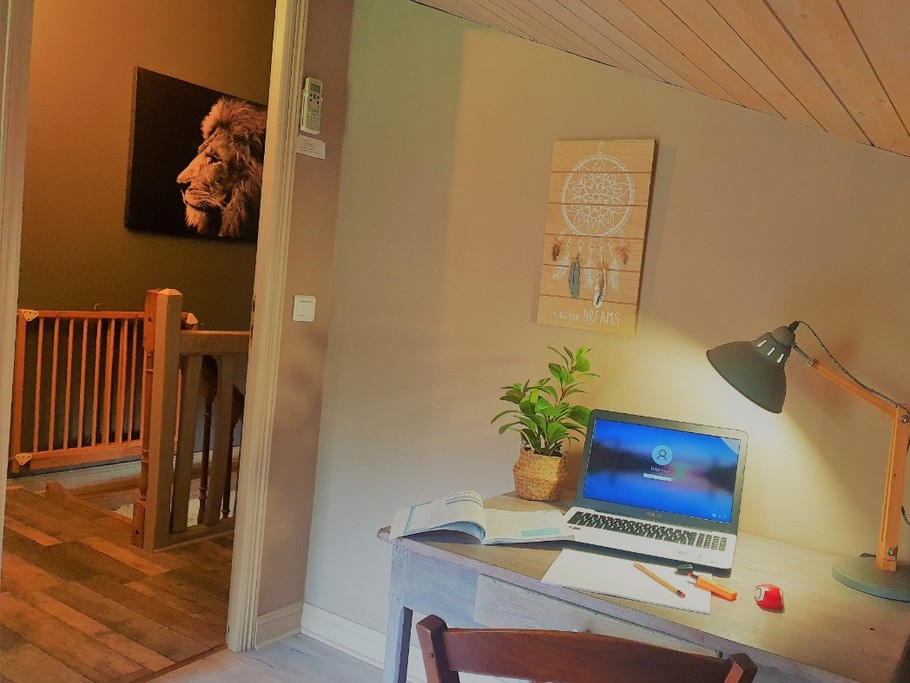 Un espace télétravail isolé, au calme.