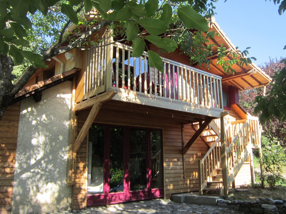 Le gîte est au, premier étage, au-dessus d'un local de rangement