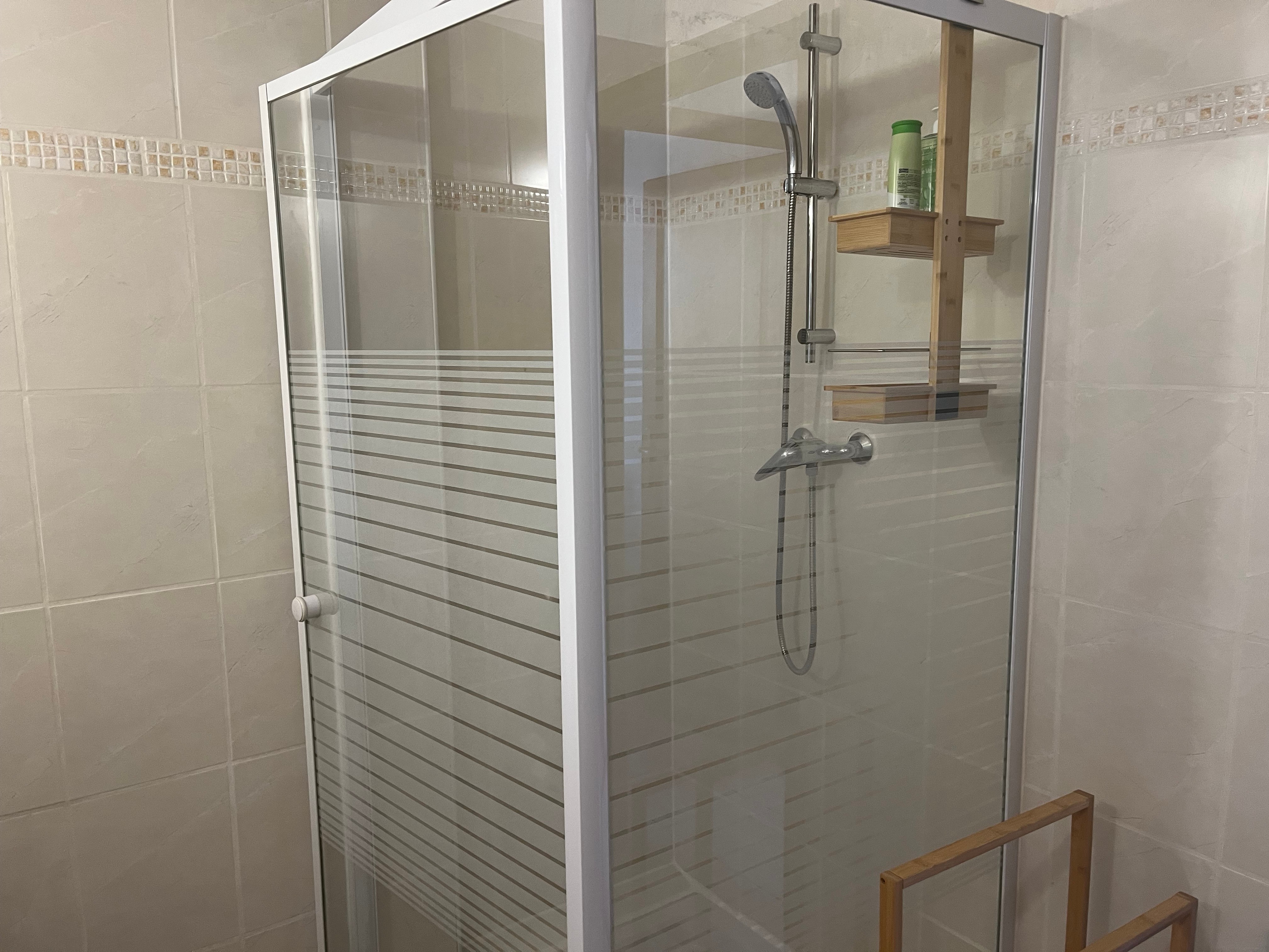 salle d'eau - 1ère chambre - Villa le Crès