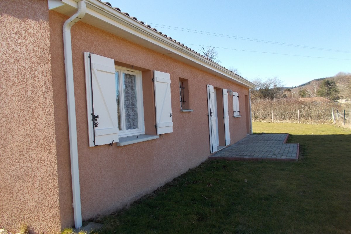 Maison indépendante avec jardin à Noiretable