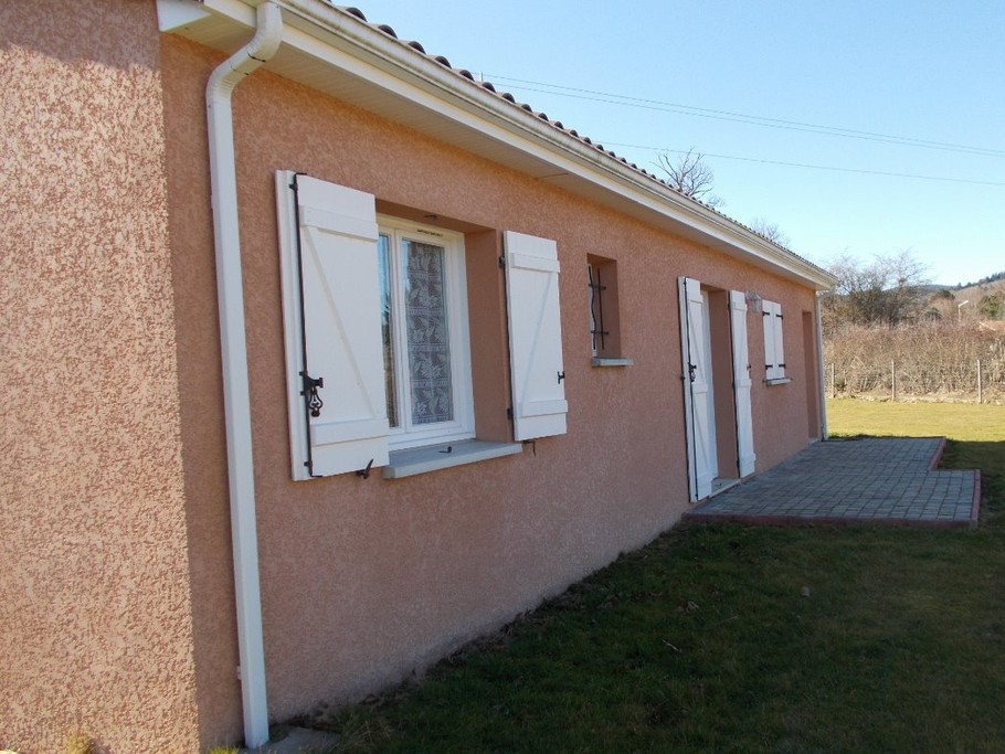 Maison indépendante avec jardin à Noiretable