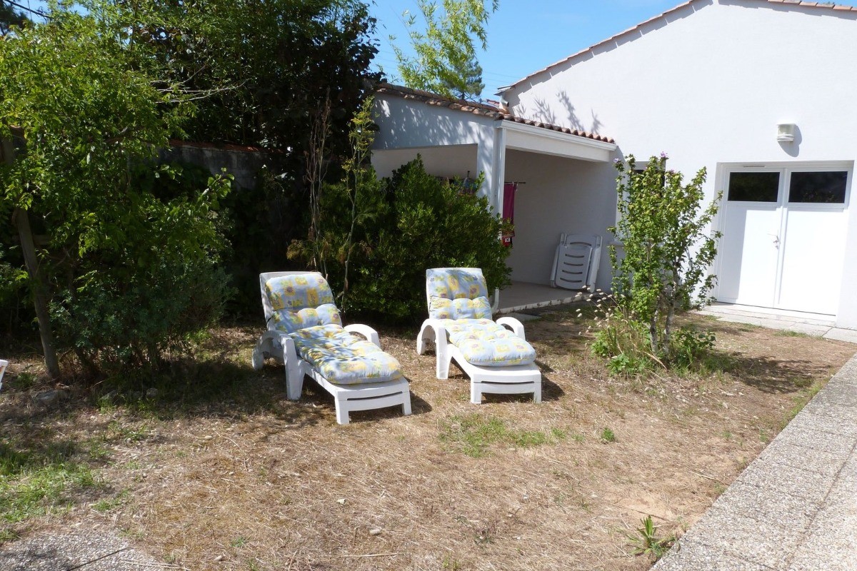 Terrasse avec bains de soleil