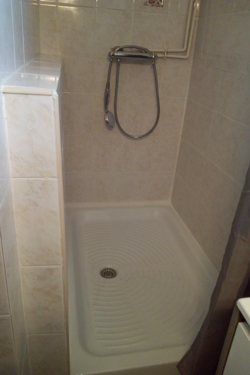 Grand espace de douche de 1m