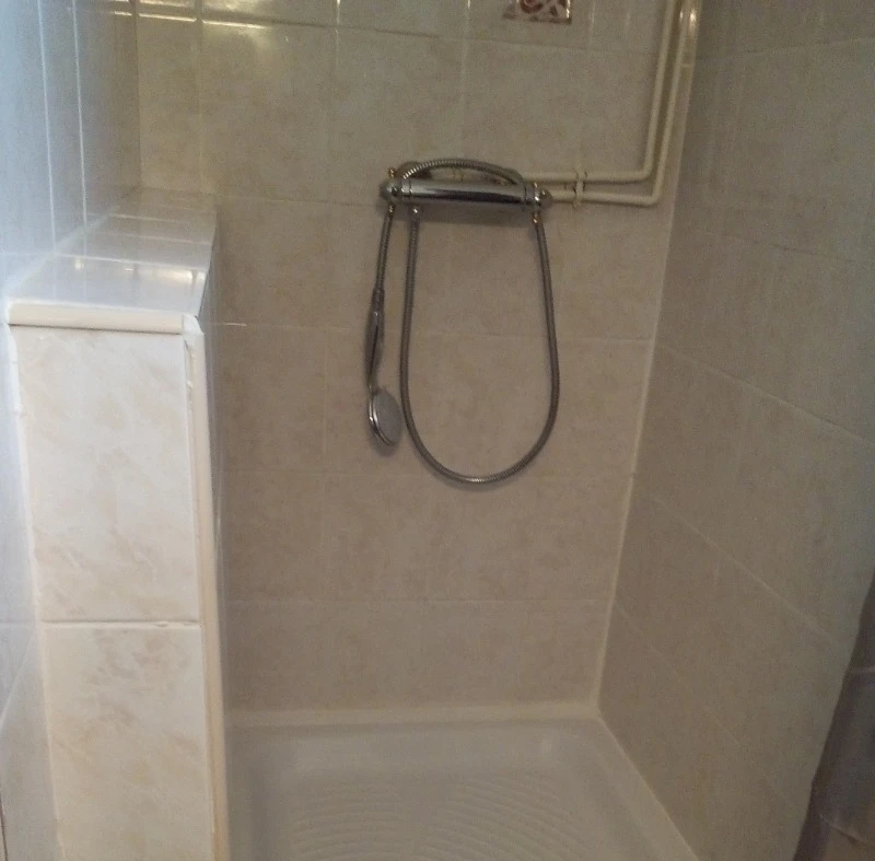 Grand espace de douche de 1m