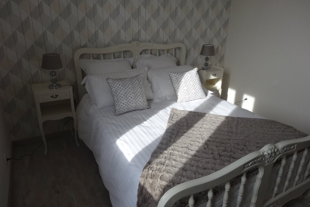 Chambre 1 au rez de chaussez avec 1 lit 2 personnes en 140