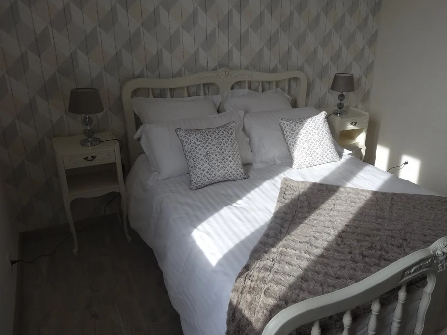 Chambre 1 au rez de chaussez avec 1 lit 2 personnes en 140