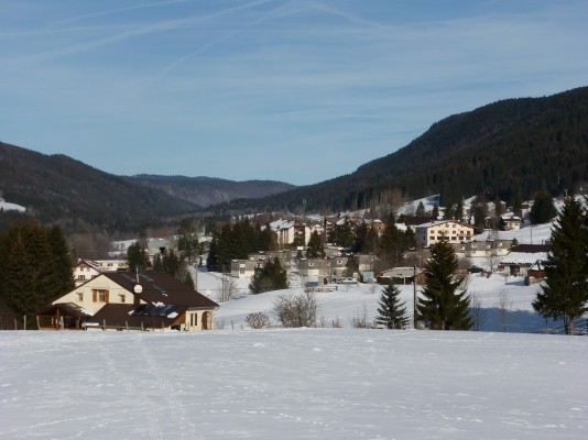 La maison vu du Grand Pré et au fond, le village