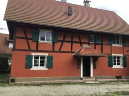 Entrée du gîte et cour fermée