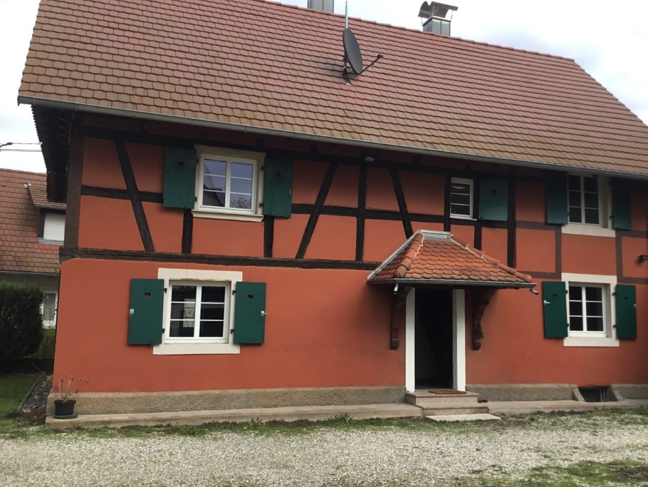 Entrée du gîte et cour fermée