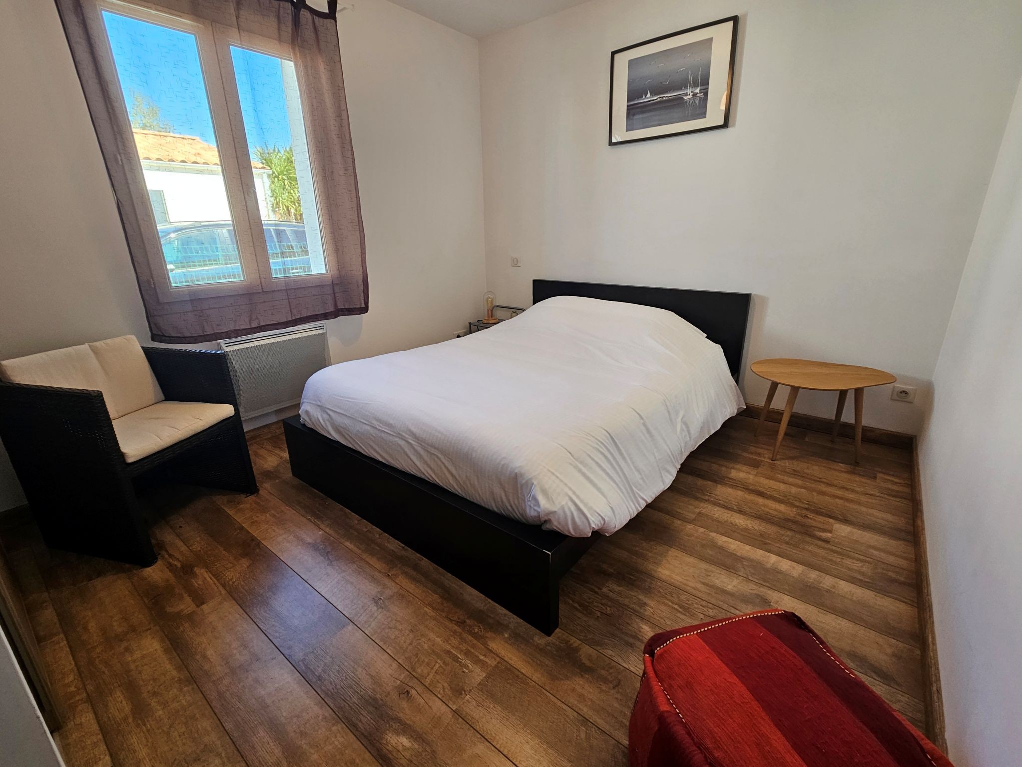 Bedroom 2 with built-in wardrobes: 12 m² with built-in wardrobes