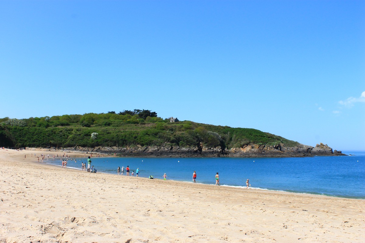 Vue sur poste de garde
plage du verger