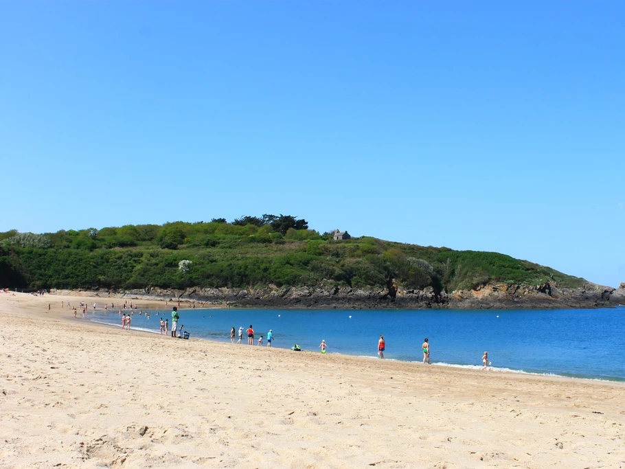 Vue sur poste de garde
plage du verger