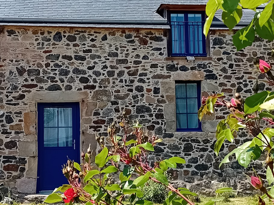 Le Pommier - entréeee indépendante - longère du 18e siècle