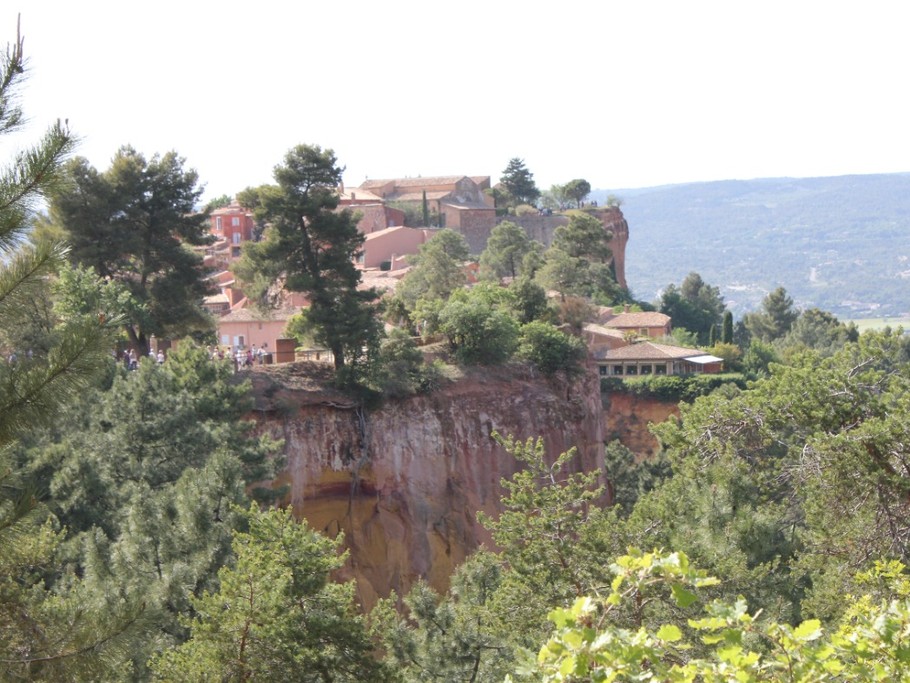 Roussillon village et falaise