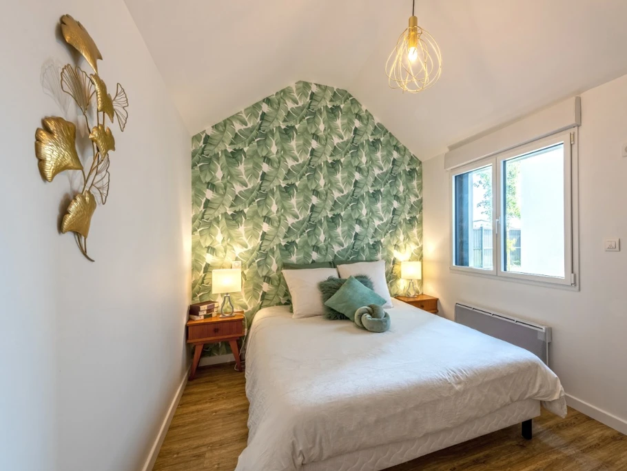 RDC: Chambre 1 - Lit 160 avec salle d'eau et WC privatifs