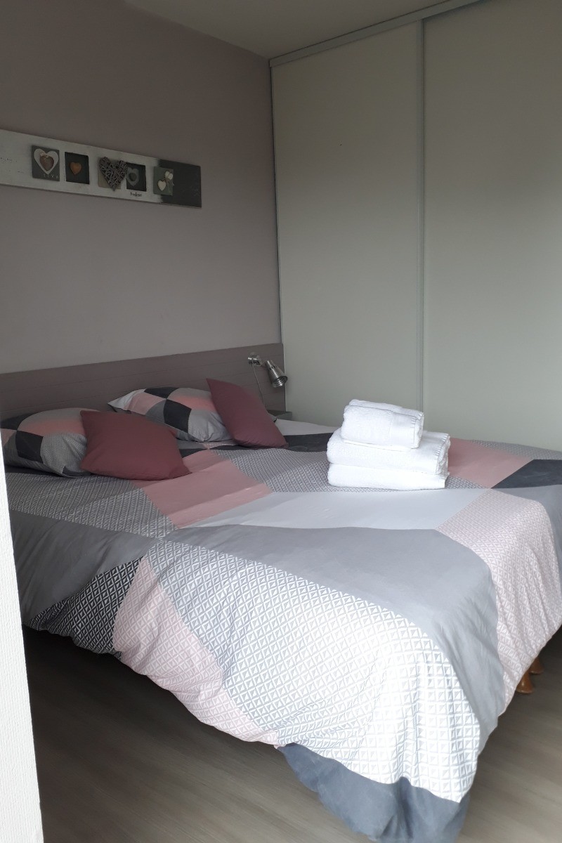 Appartement 2 pièces duplex vue mer à 50m de la plage de sable fin de Trestel, meublé de tourisme 3 étoiles, Trévou-Tréguignec, Côtes d'Armor - Bretagne - chambre parentale