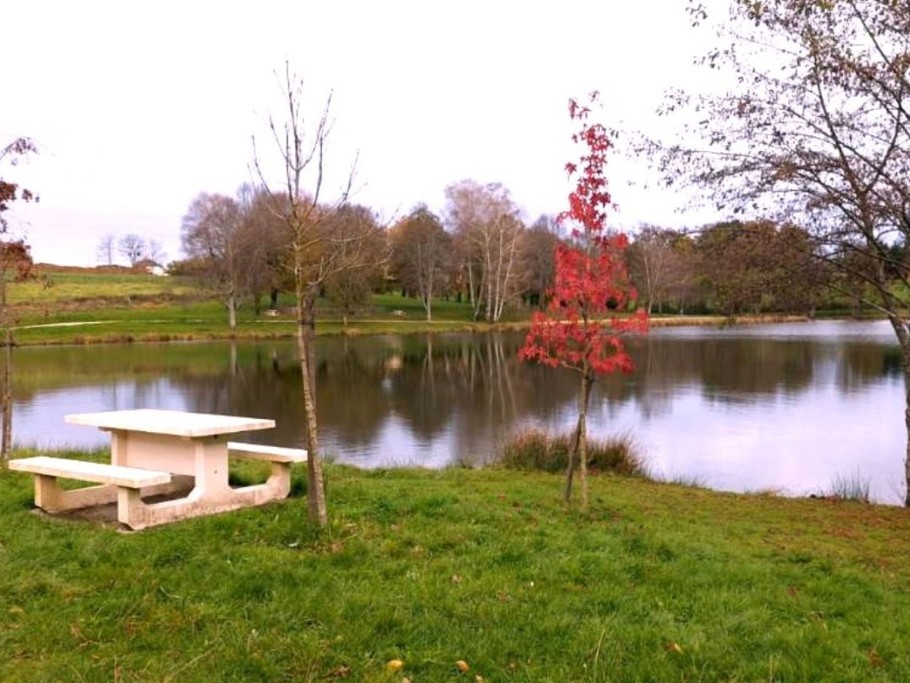 Vue étang à proximité GITE LE GAULIAT 19 CORREZE CLEVACANCES