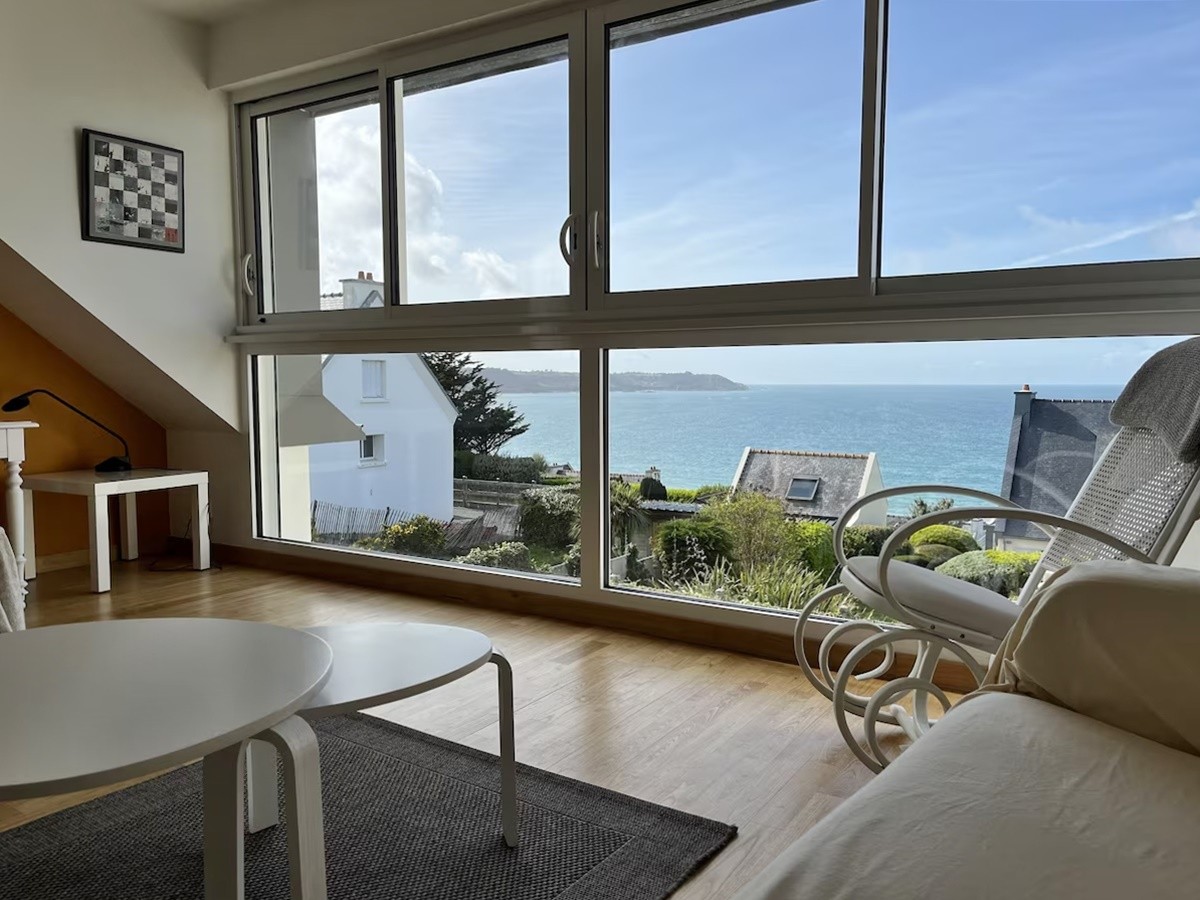 Etage 1: Grand salon avec vue mer