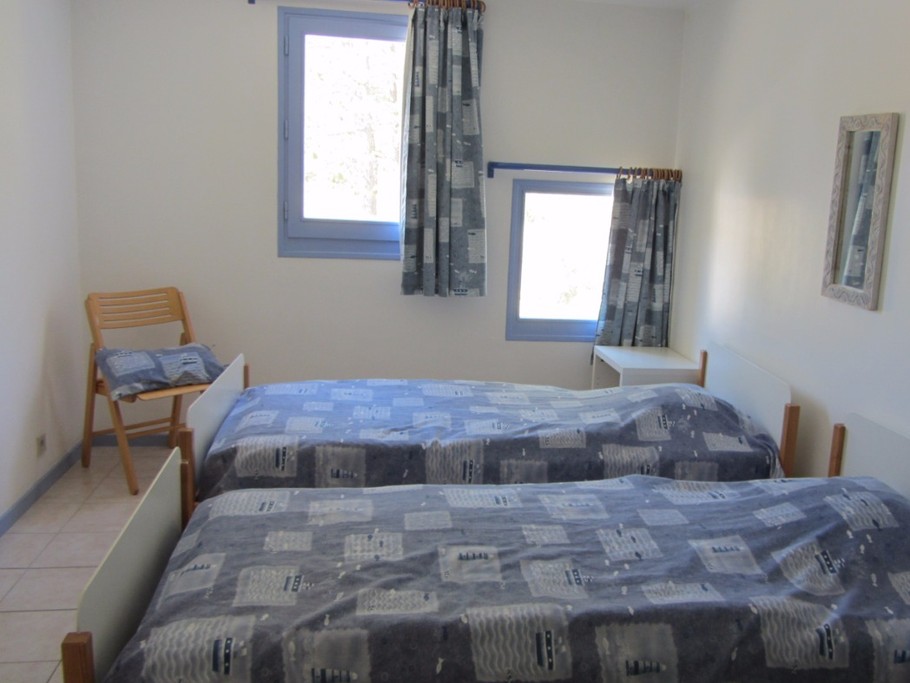 Chambre avec 2 lits 90cm