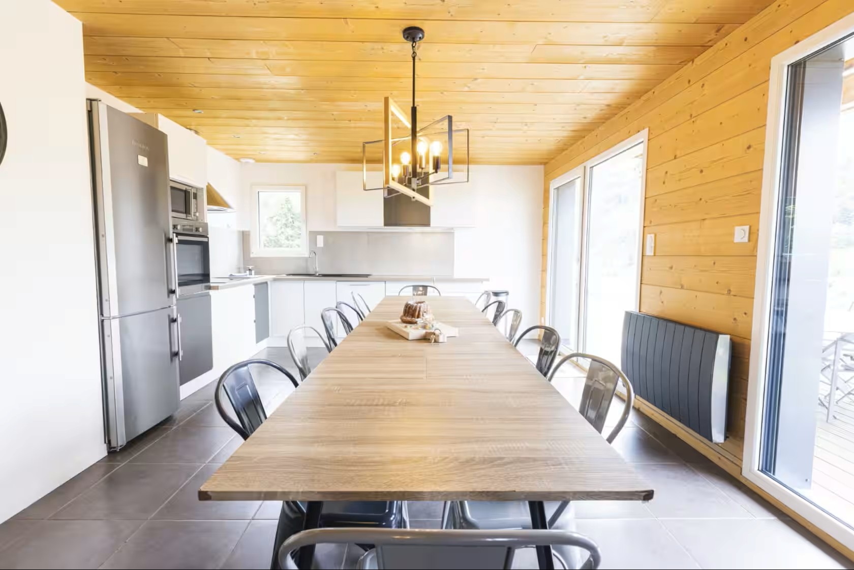 Open-plan kitchen and living room – Chalet Emma, with views of Gérardmer and its lake