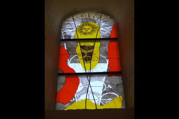 Vitrail contemporain dans l'abbaye