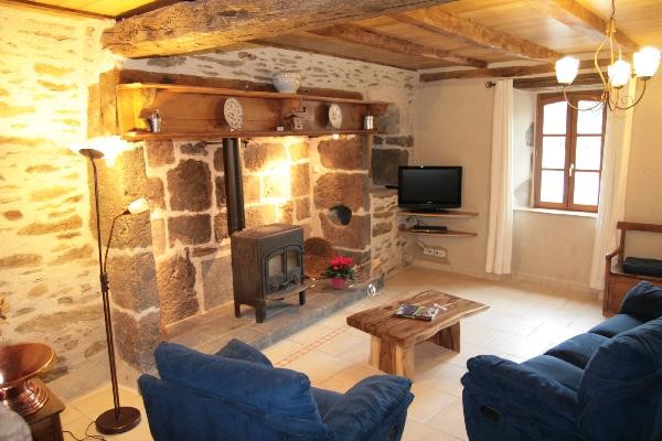 ARPAJON SUR CERE GITE DES BOULEAUX INTERIEUR SALON