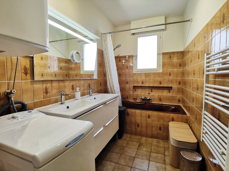 Ground floor: Bathroom