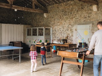 Préau avec ses jeux