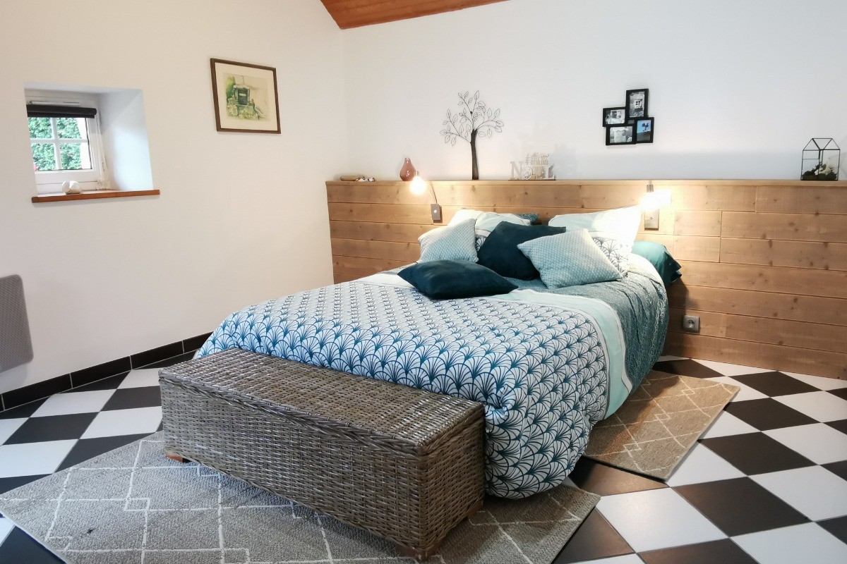 RDC: Chambre de 14 m² avec lit 140