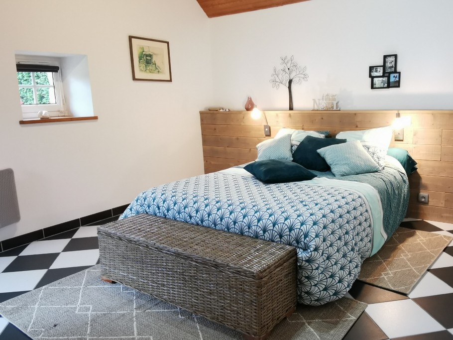 RDC: Chambre de 14 m² avec lit 140