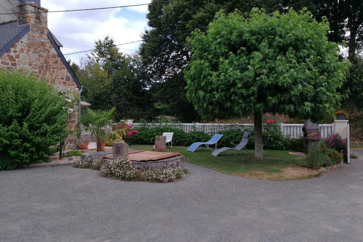 location le faouët Clévacances Cozic cour