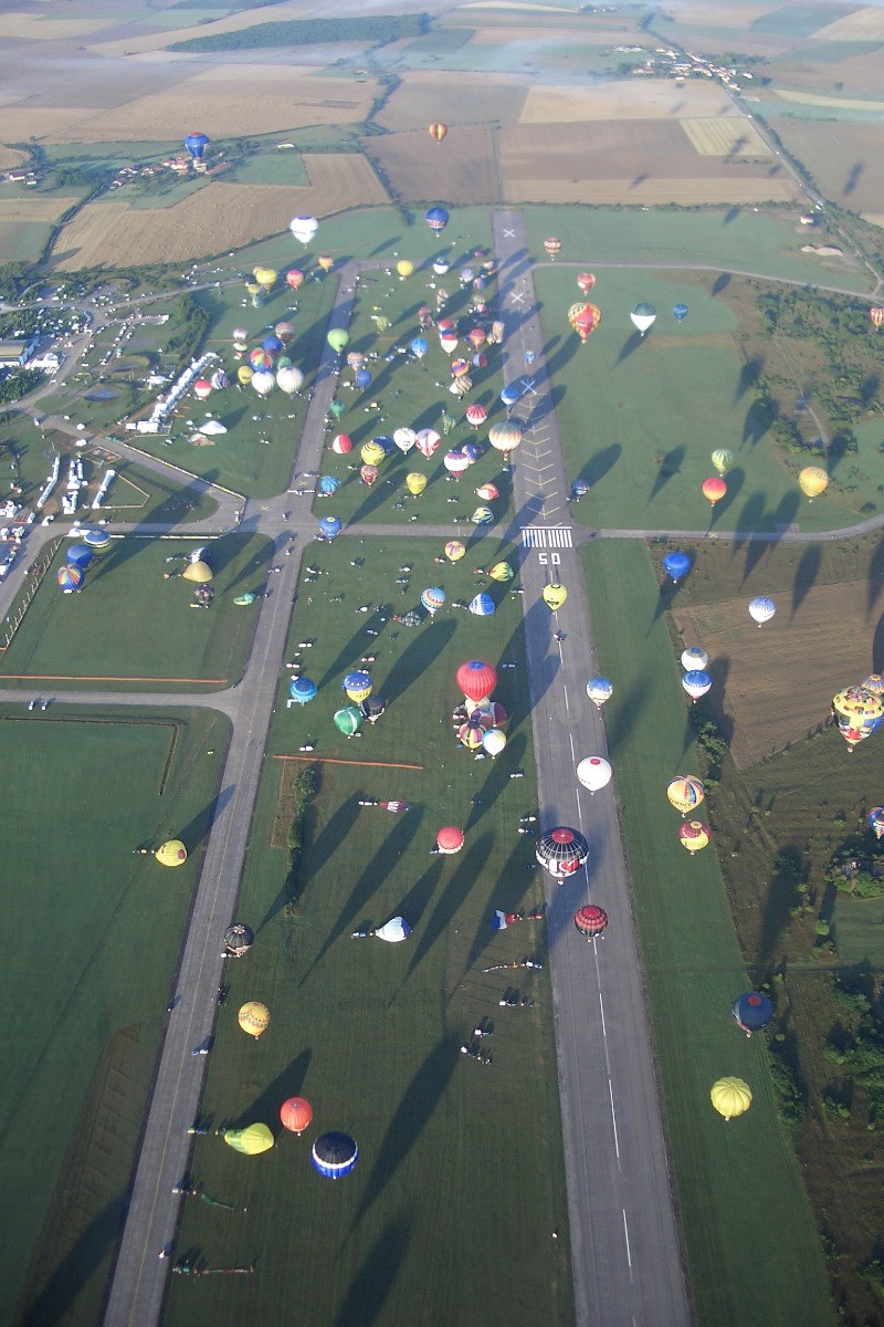 Envol de montgolfières du Mondial Air Ballon à Chambley en Lorraine