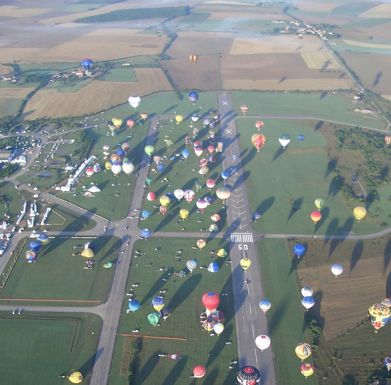 Envol de montgolfières du Mondial Air Ballon à Chambley en Lorraine