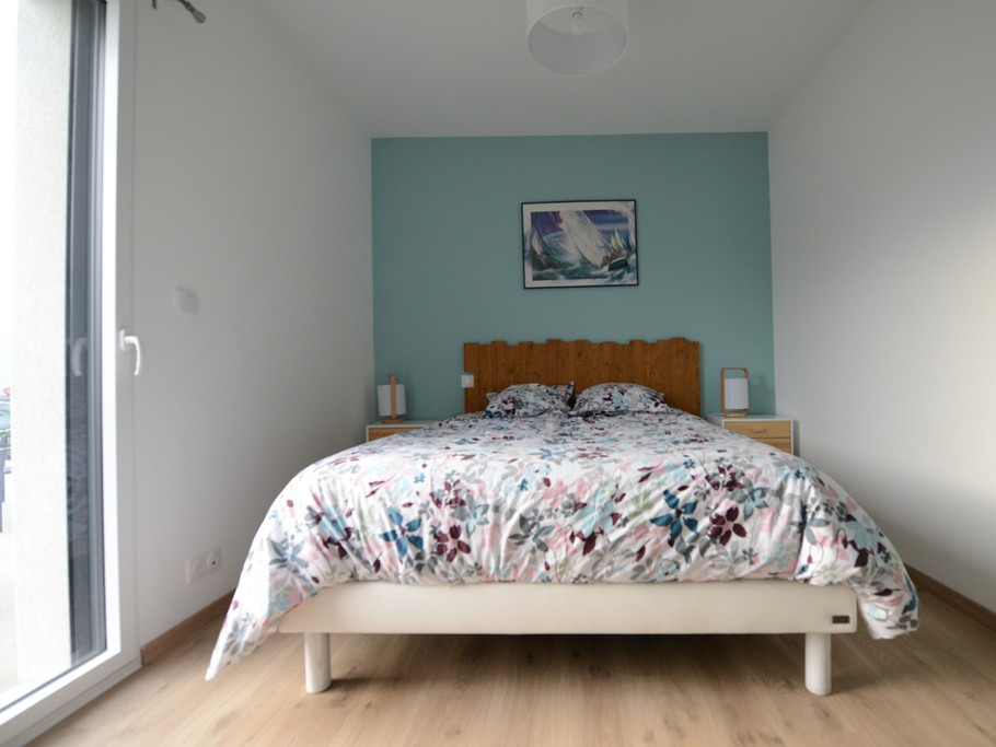 Chambre 1 avec lit 160 et salle d'eau privative - Maison de plain-pied équipée PMR - Location de vacances - Ploudalmézeau - Maison Roscaroc Aubertin