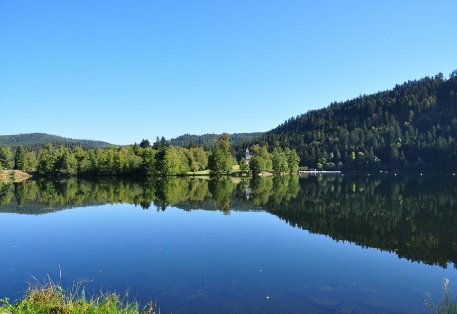 Lake Longemer and its chapel!