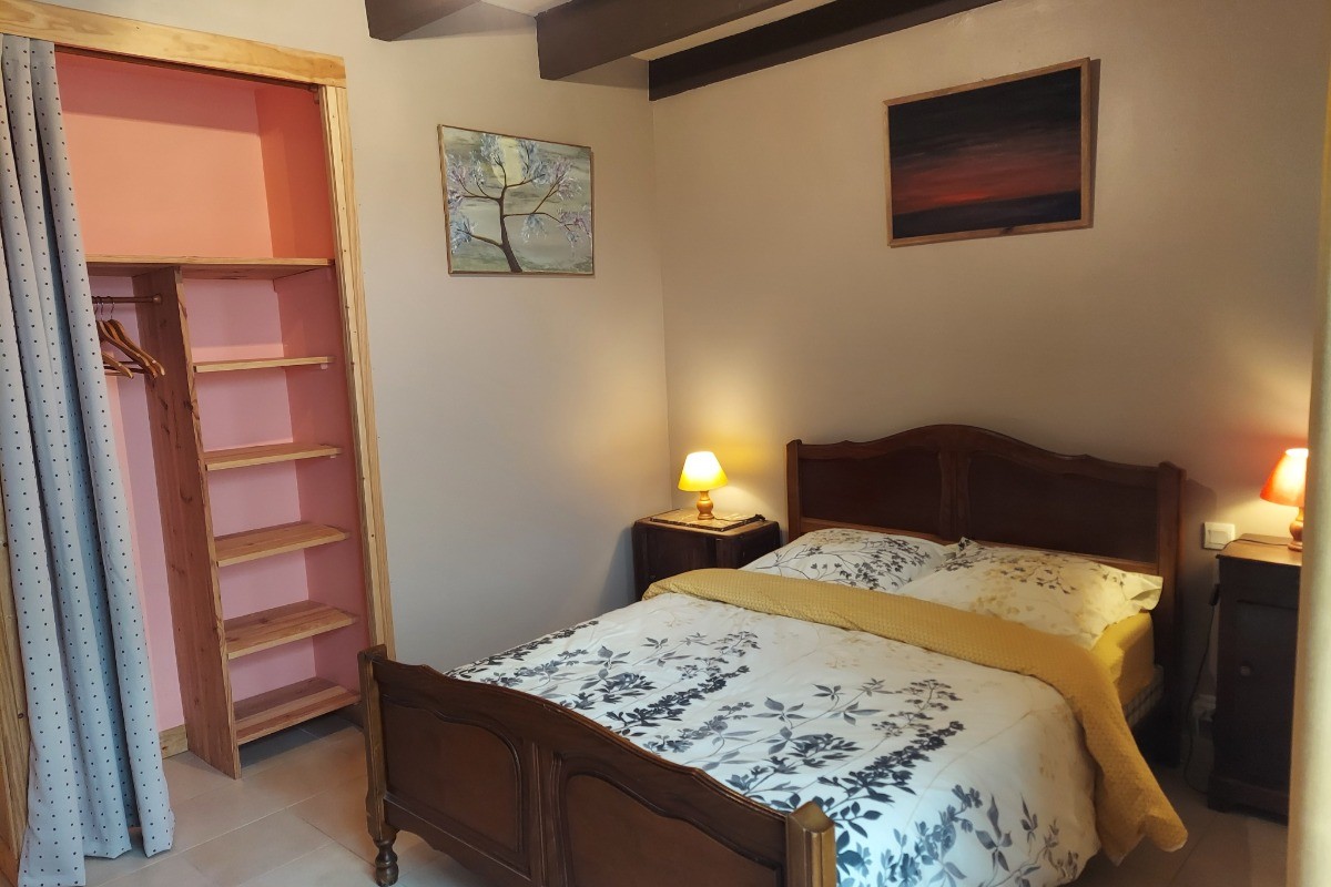 Chambre rdc avec placard