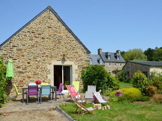 Terrasse Ty Kerzont, avec transats pour petits et grands