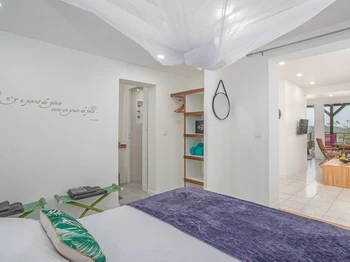 Grande Chambre avec lit queen size