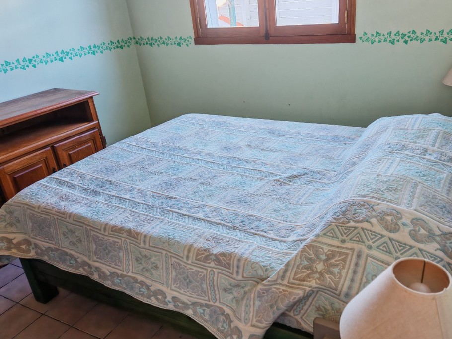 Chambre 2 avec un lit en 140