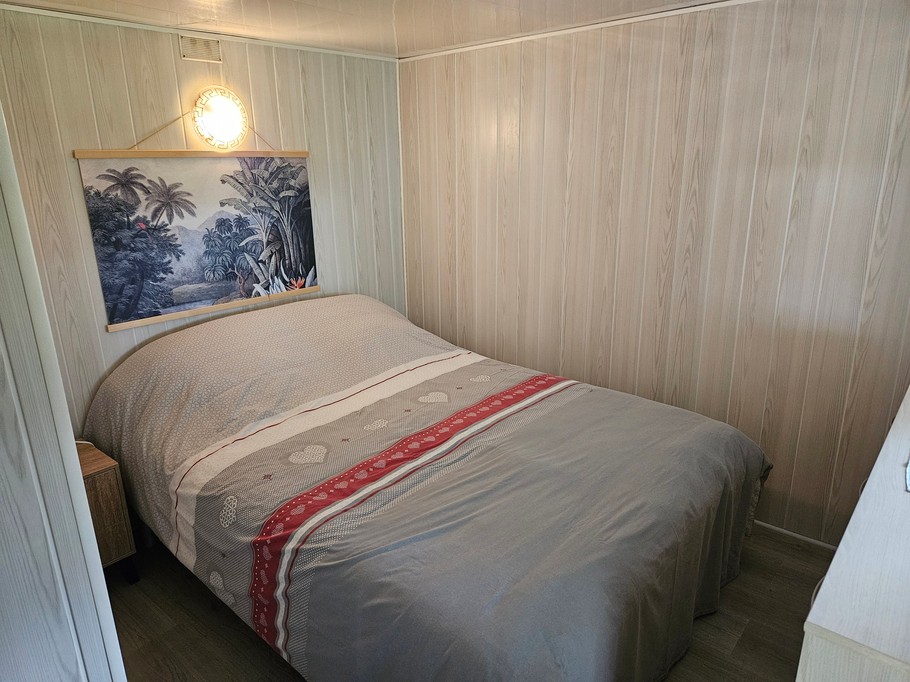 Chambre - Gite au bord du Canal de l'Est et de la Meuse sauvage